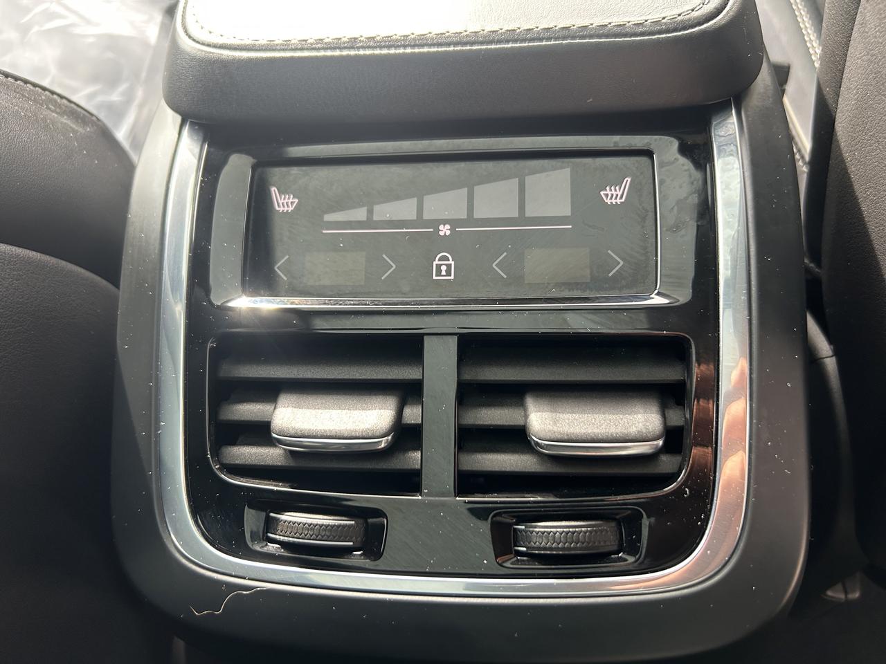 2018 Volvo XC90 R-Design!! BOWERS & WILKINS STEREO!! 6-PASSENGER! - Photo #38
