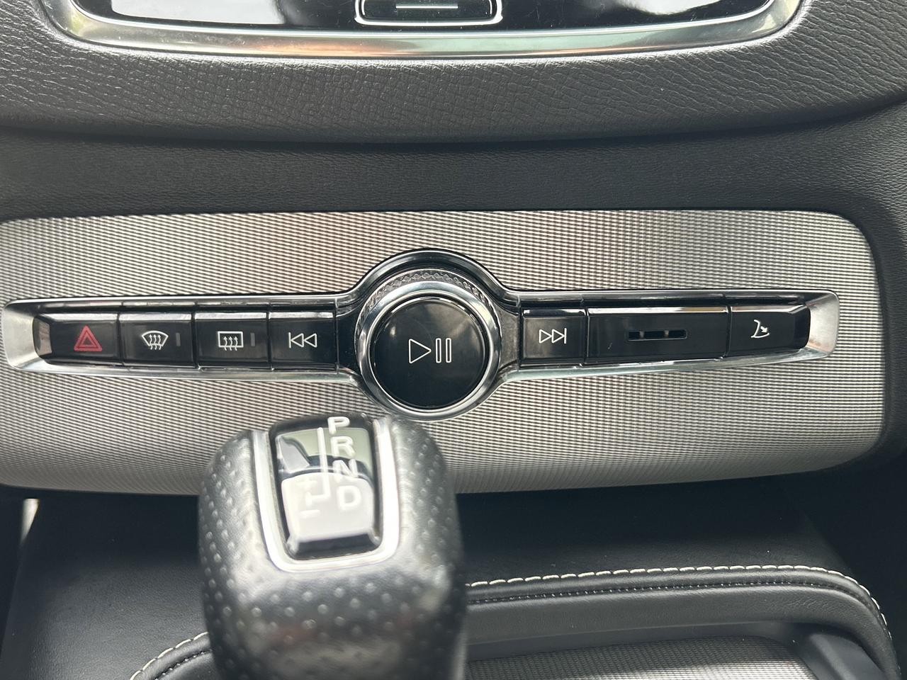 2018 Volvo XC90 R-Design!! BOWERS & WILKINS STEREO!! 6-PASSENGER! Photo