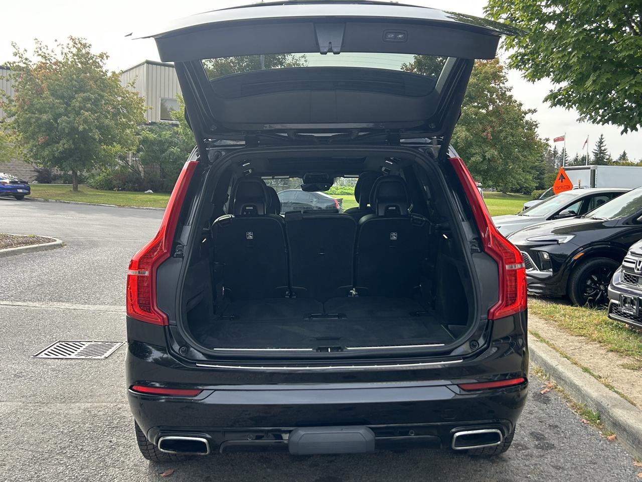 2018 Volvo XC90 R-Design!! BOWERS & WILKINS STEREO!! 6-PASSENGER! Photo