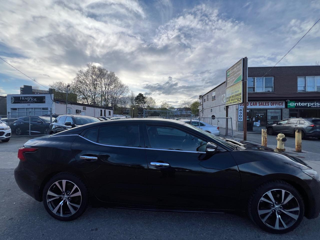 2017 Nissan Maxima LEATHER-NAV-BACK CAM-HEATED SEATS & MORE! Photo