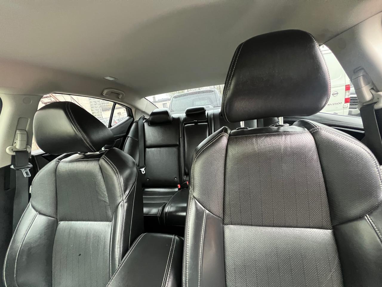 2017 Nissan Maxima LEATHER-NAV-BACK CAM-HEATED SEATS & MORE! Photo