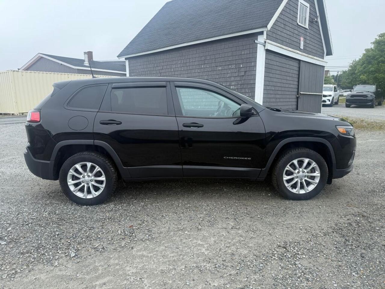 2020 Jeep Cherokee Sport Photo