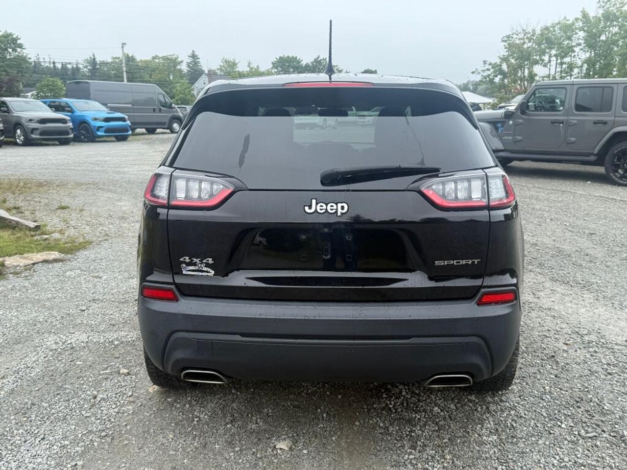 2020 Jeep Cherokee Sport Photo