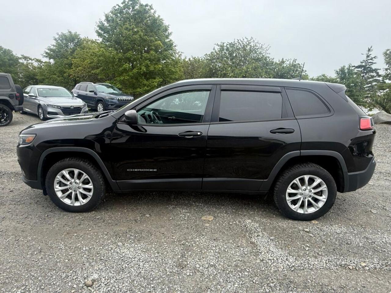 2020 Jeep Cherokee Sport Photo