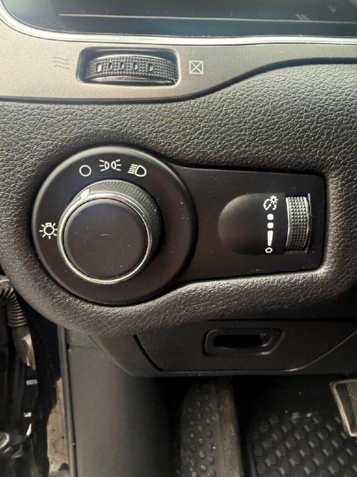 2020 Jeep Cherokee Sport Photo