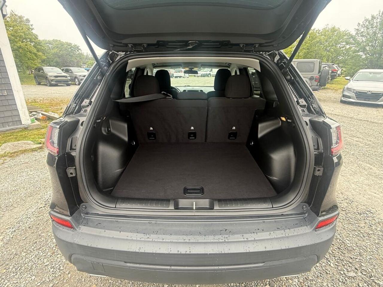 2020 Jeep Cherokee Sport Photo