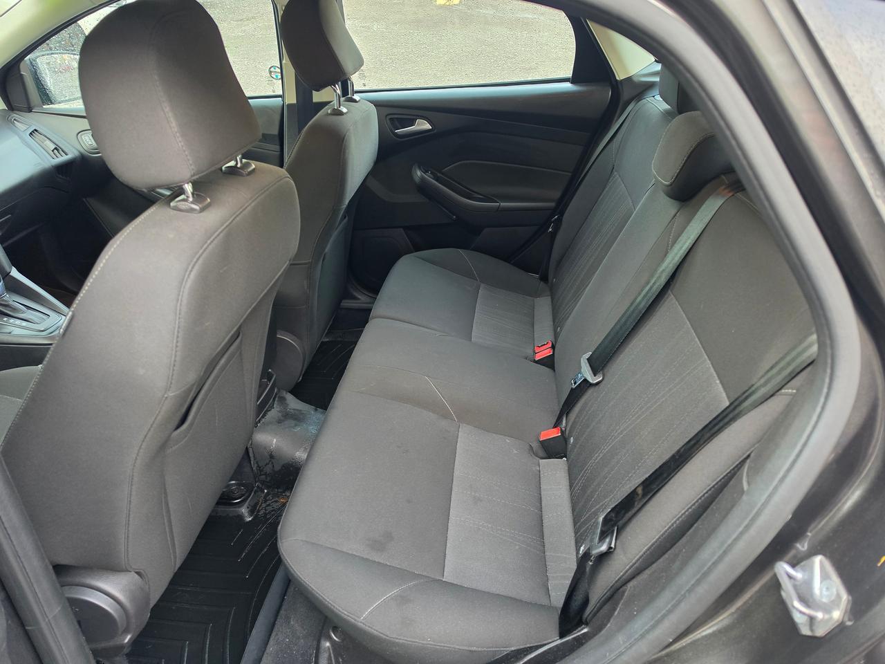 2015 Ford Focus 5DR HB SE Photo