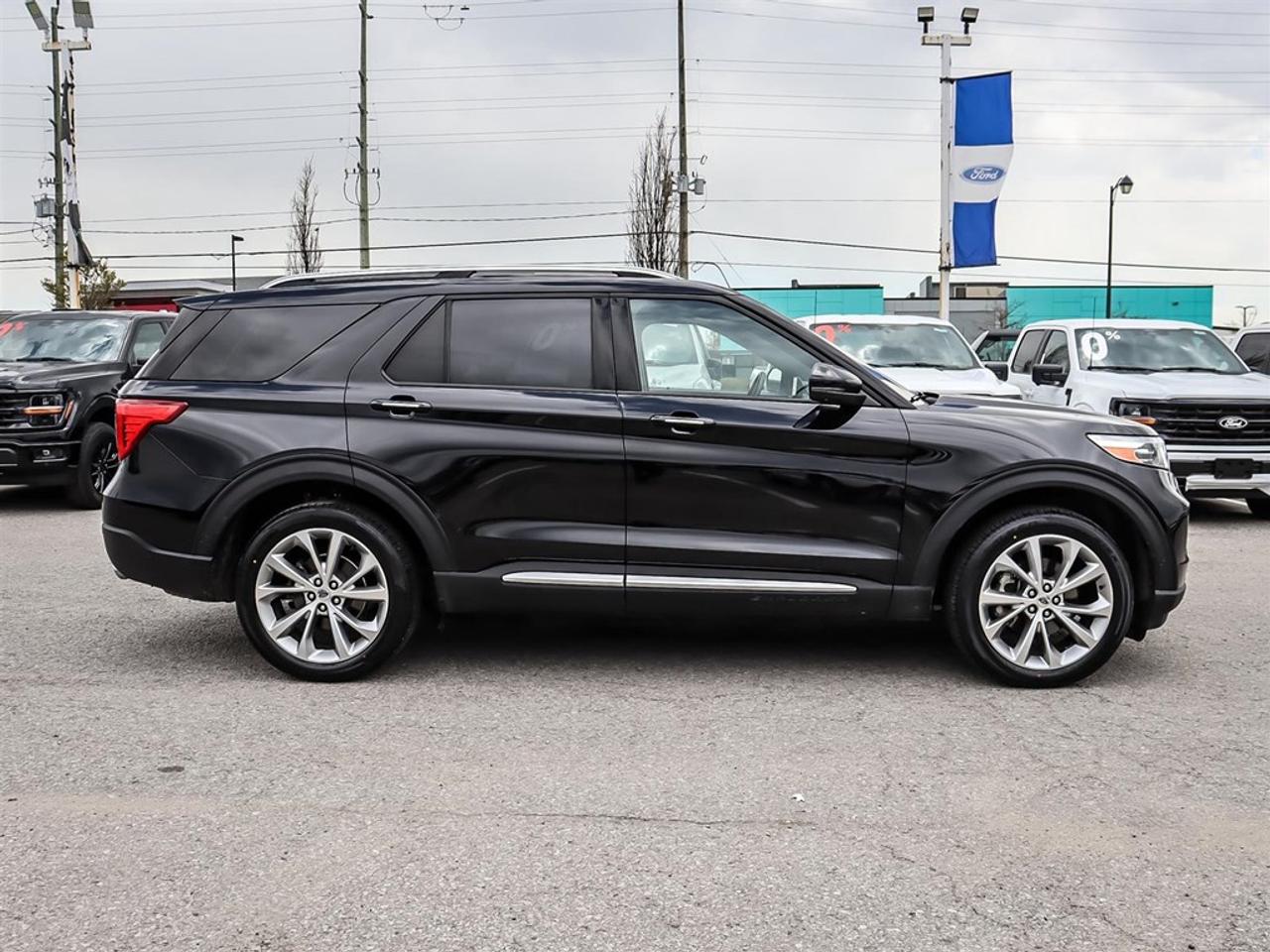 2021 Ford Explorer Platinum 4WD Photo3