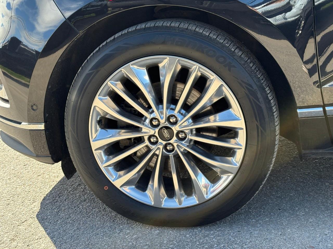 2020 Ford Edge Titanium AWD Photo
