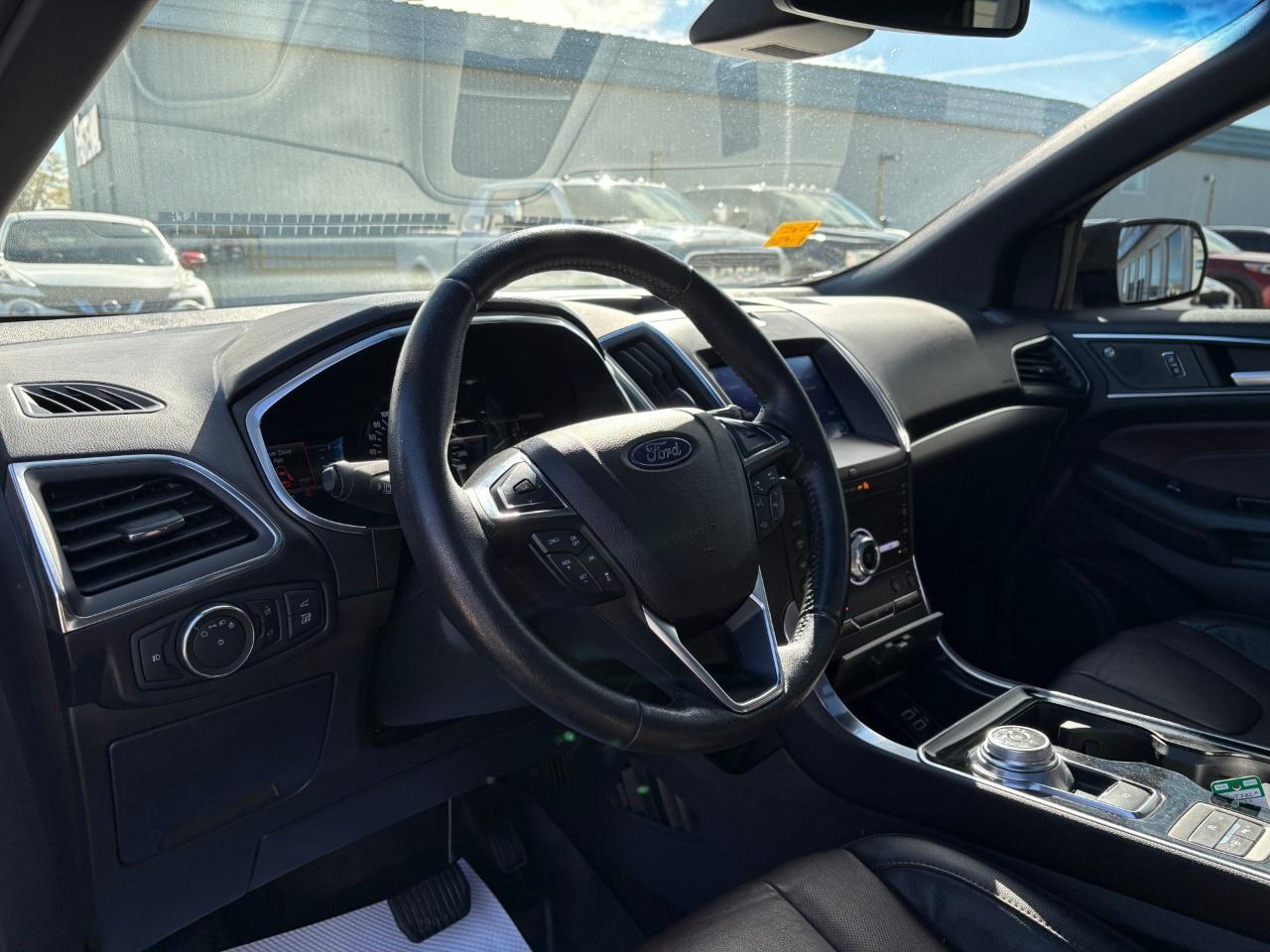2020 Ford Edge Titanium AWD Photo
