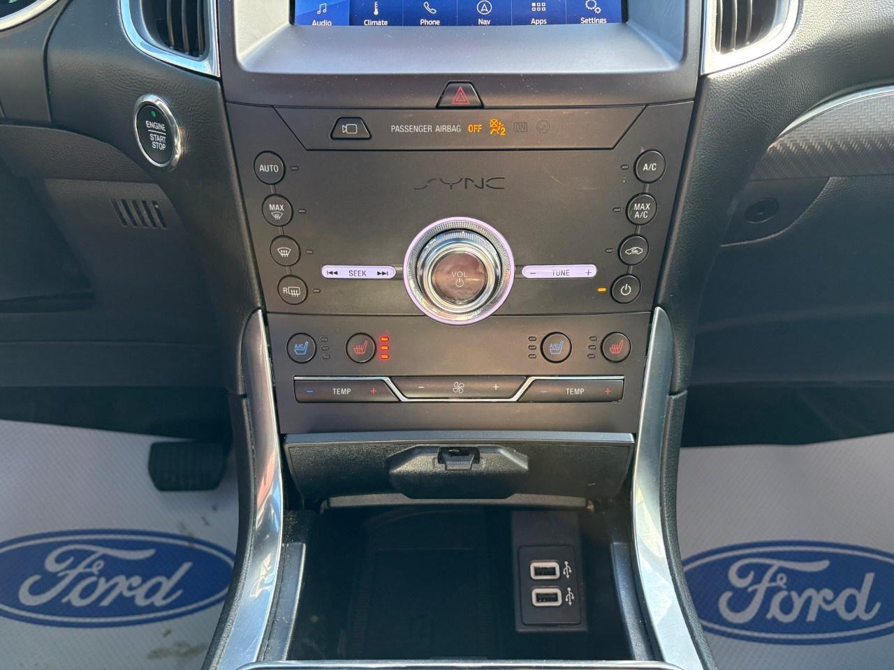 2020 Ford Edge Titanium AWD Photo