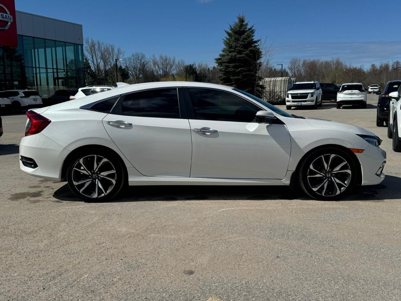 2021 Honda Civic Sedan TOURING CVT SEDAN Photo