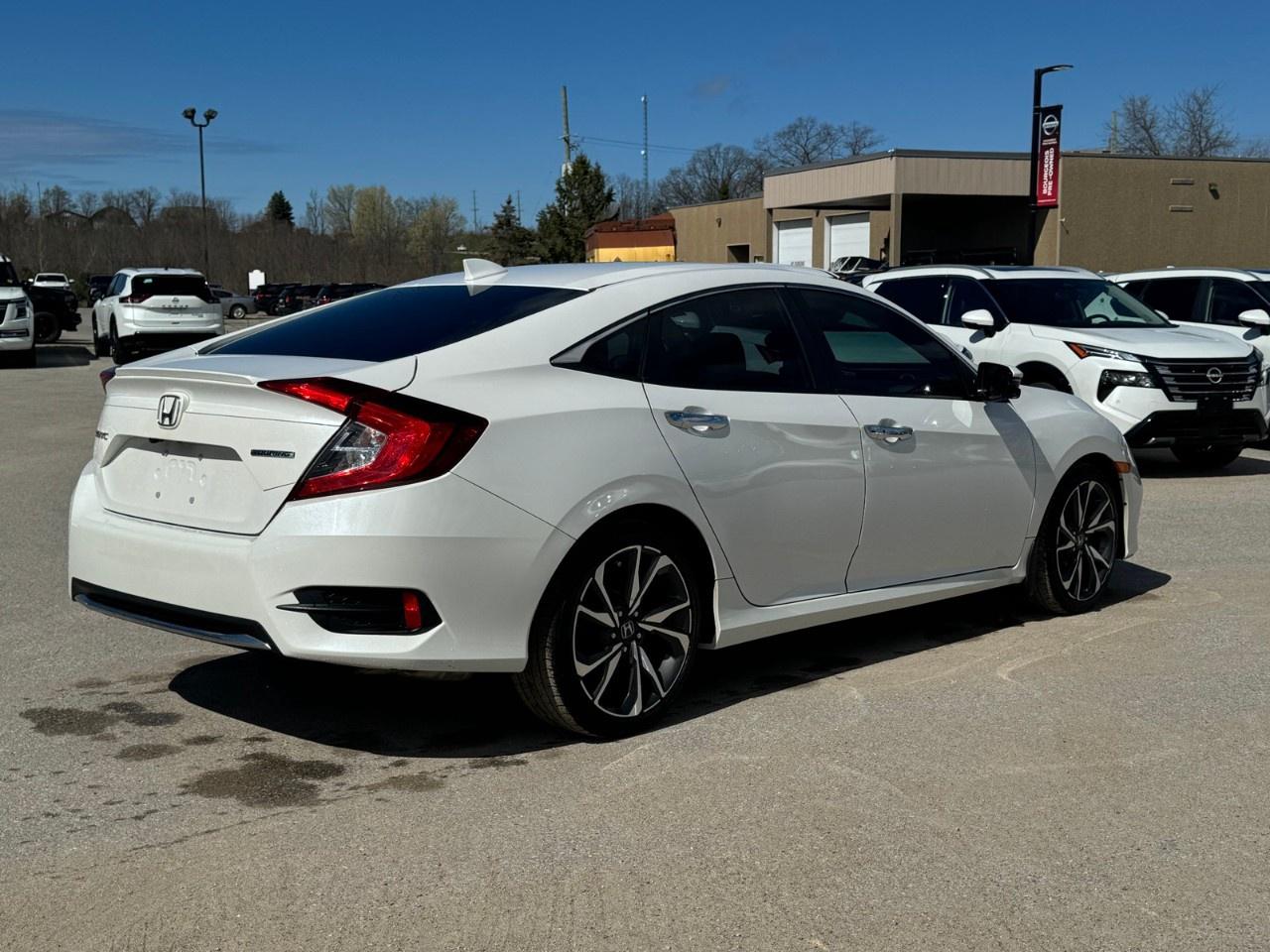 2021 Honda Civic Sedan TOURING CVT SEDAN Photo