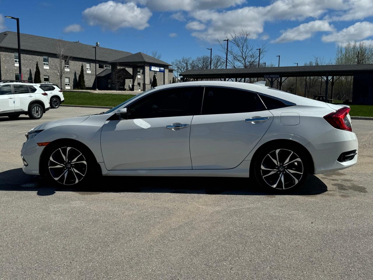 2021 Honda Civic Sedan TOURING CVT SEDAN Photo4