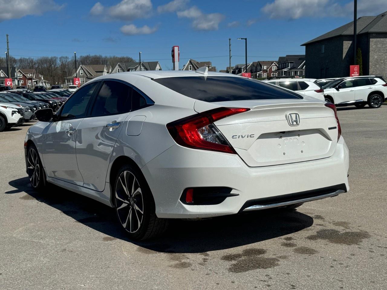 2021 Honda Civic Sedan TOURING CVT SEDAN Photo