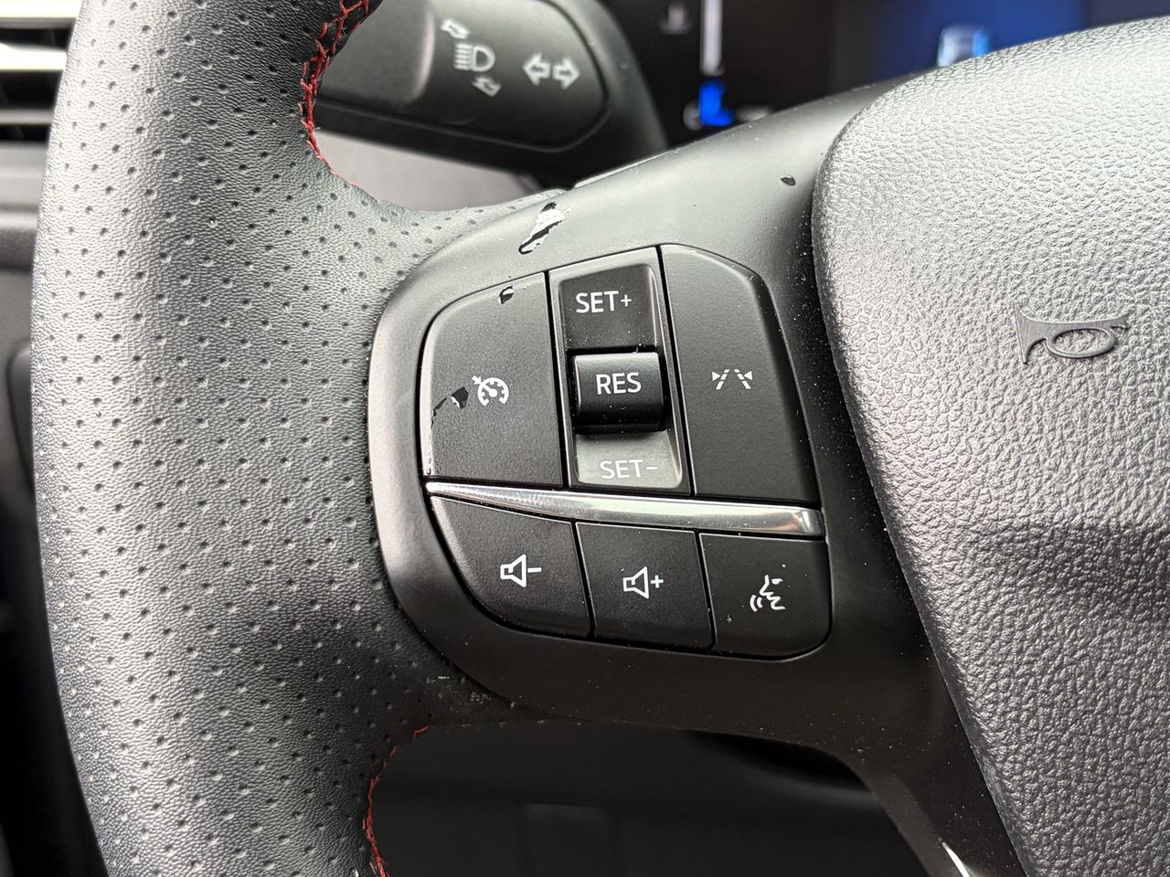2025 Ford Escape ST-Line AWD Photo