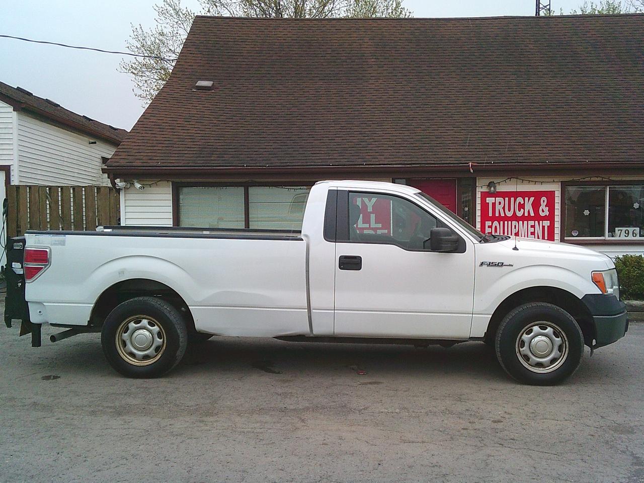 2014 Ford F-150 2WD Reg Cab 145 XL TAILGATE Photo