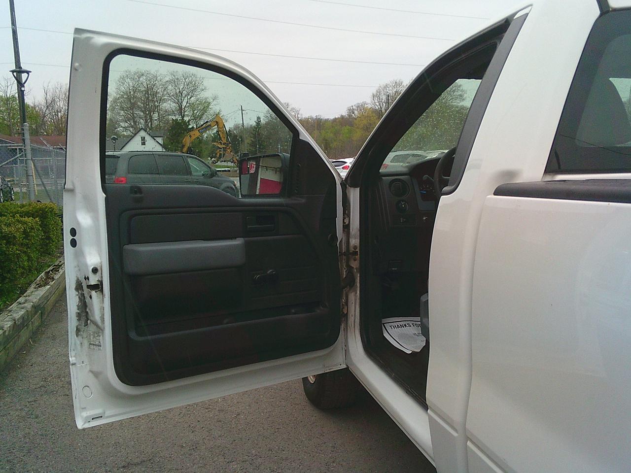 2014 Ford F-150 2WD Reg Cab 145 XL TAILGATE Photo