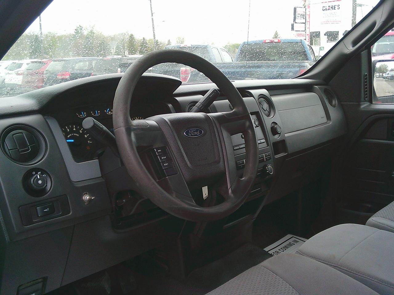2014 Ford F-150 2WD Reg Cab 145 XL TAILGATE Photo