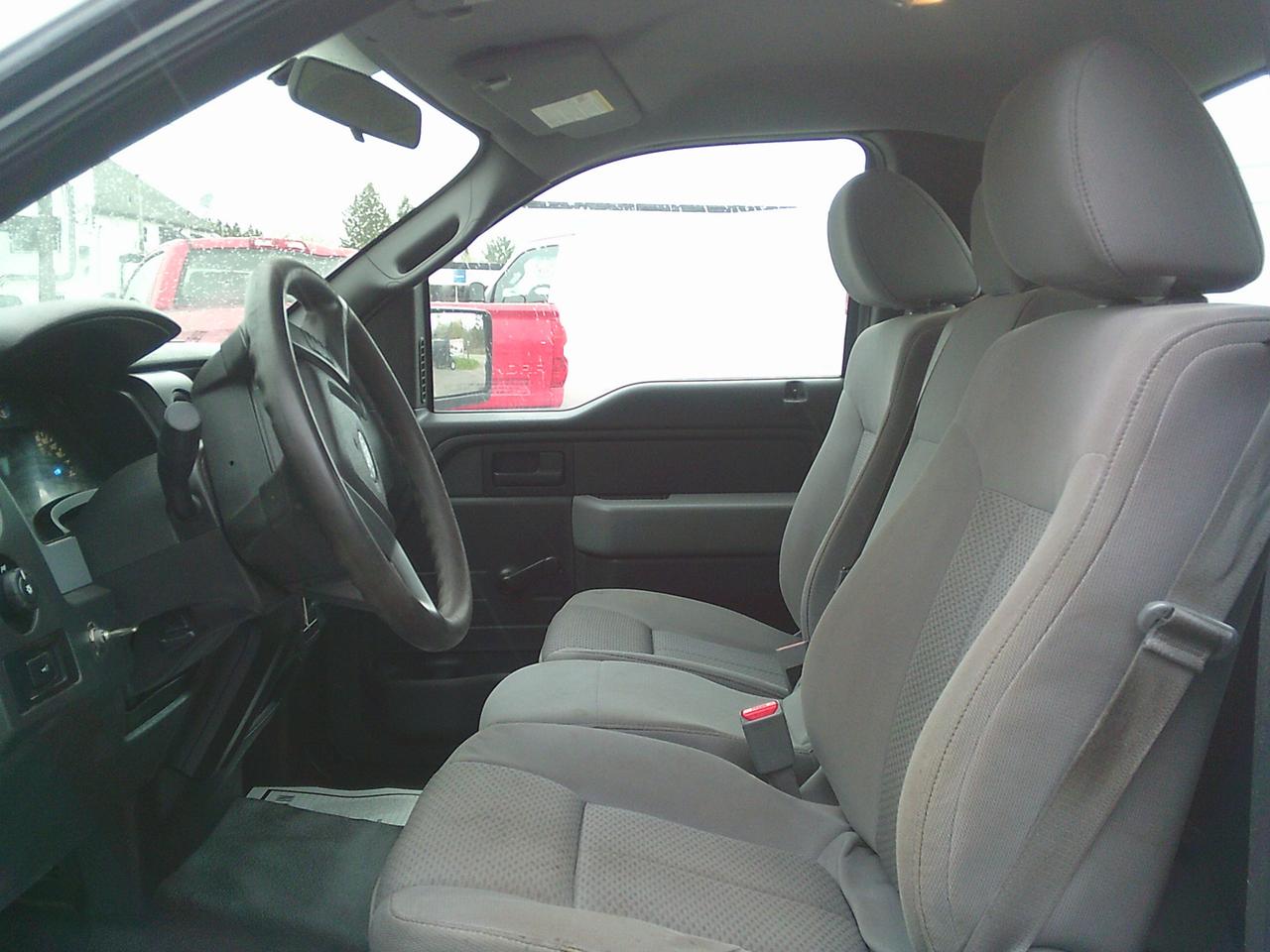 2014 Ford F-150 2WD Reg Cab 145 XL TAILGATE Photo