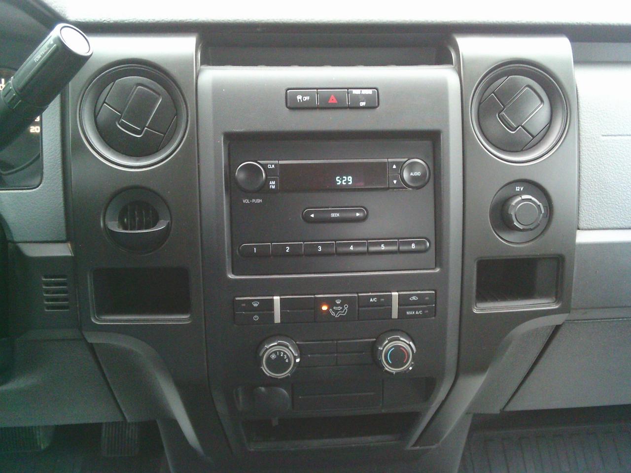 2014 Ford F-150 2WD Reg Cab 145 XL TAILGATE Photo