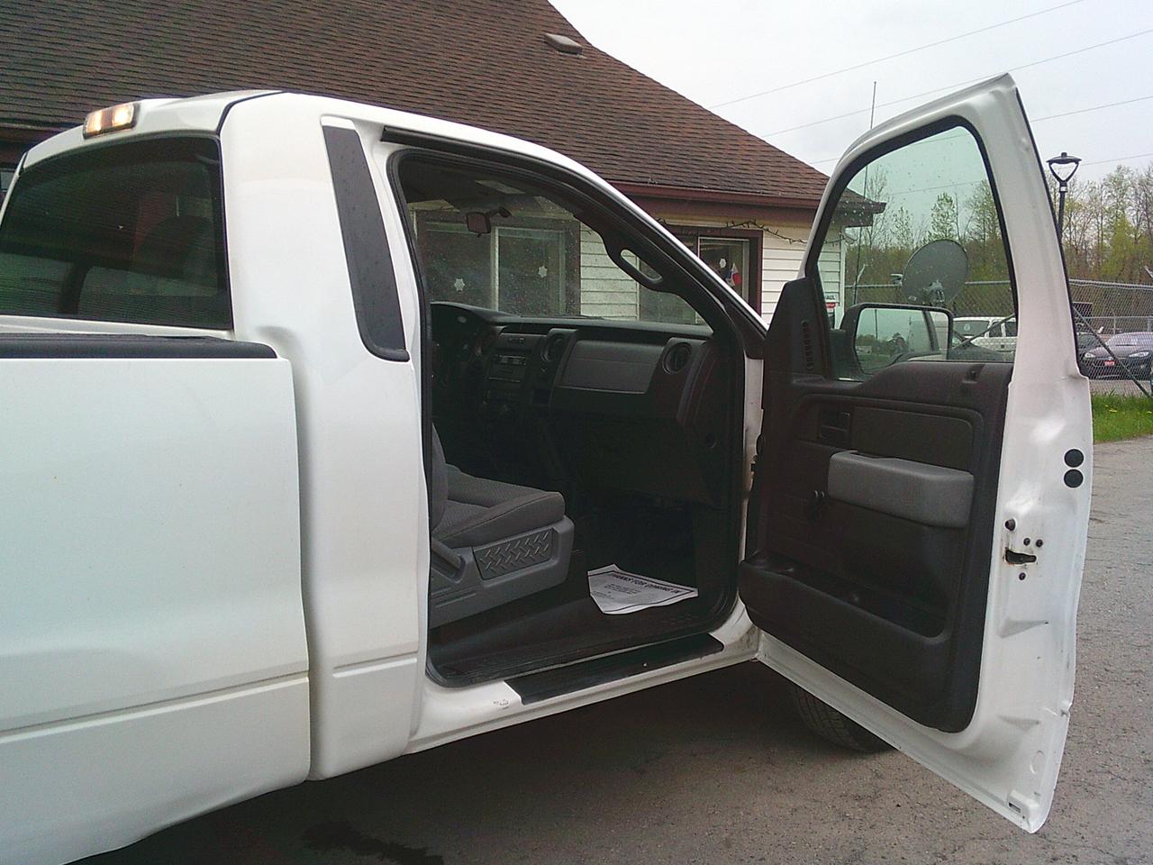 2014 Ford F-150 2WD Reg Cab 145 XL TAILGATE Photo