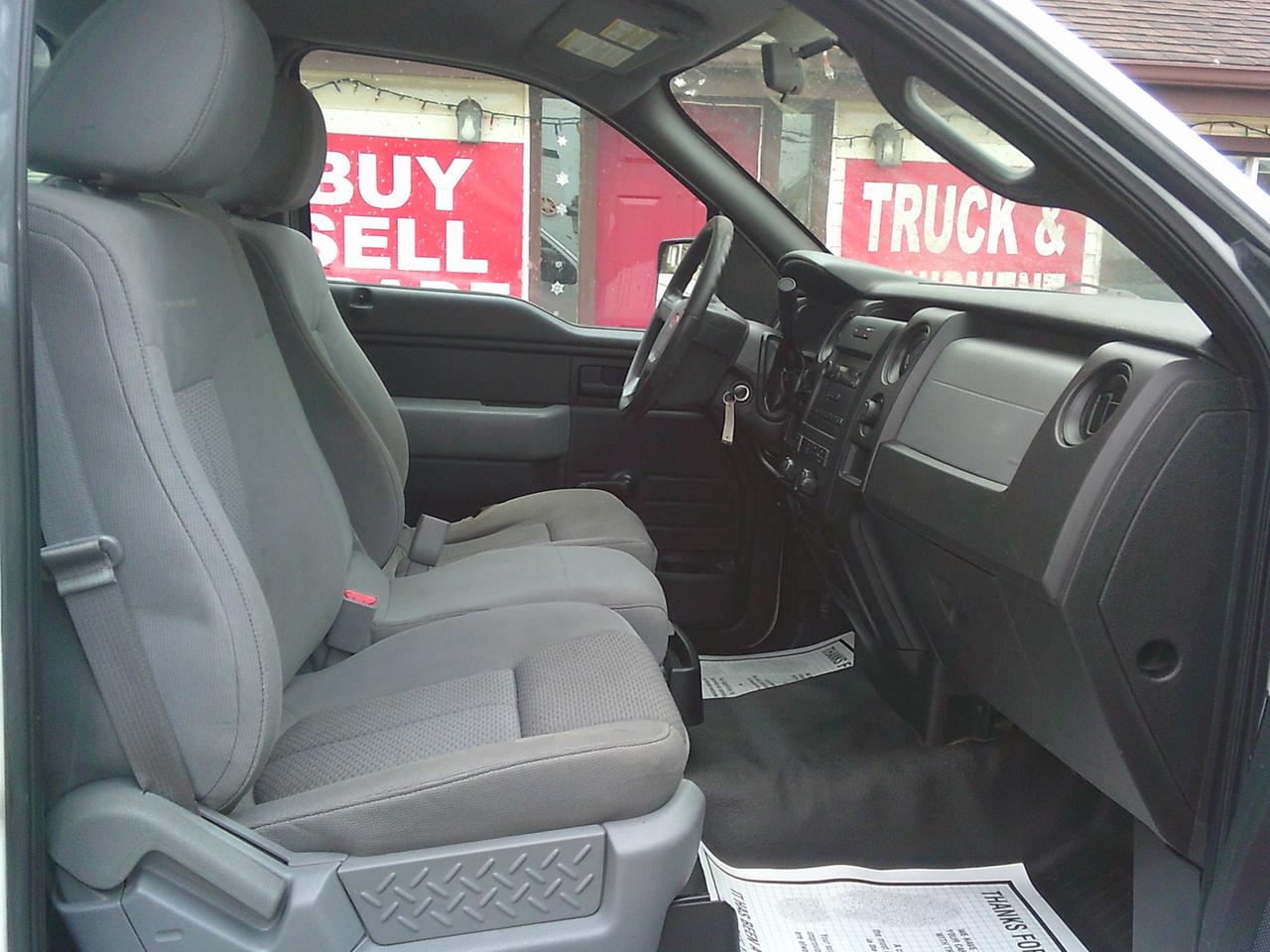 2014 Ford F-150 2WD Reg Cab 145 XL TAILGATE Photo