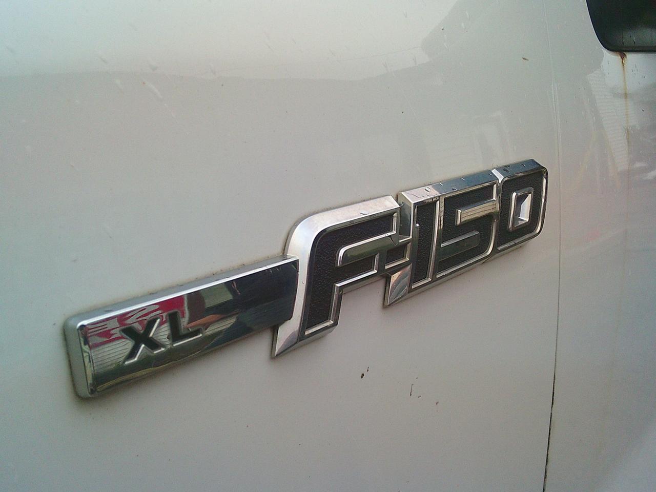 2014 Ford F-150 2WD Reg Cab 145 XL TAILGATE Photo