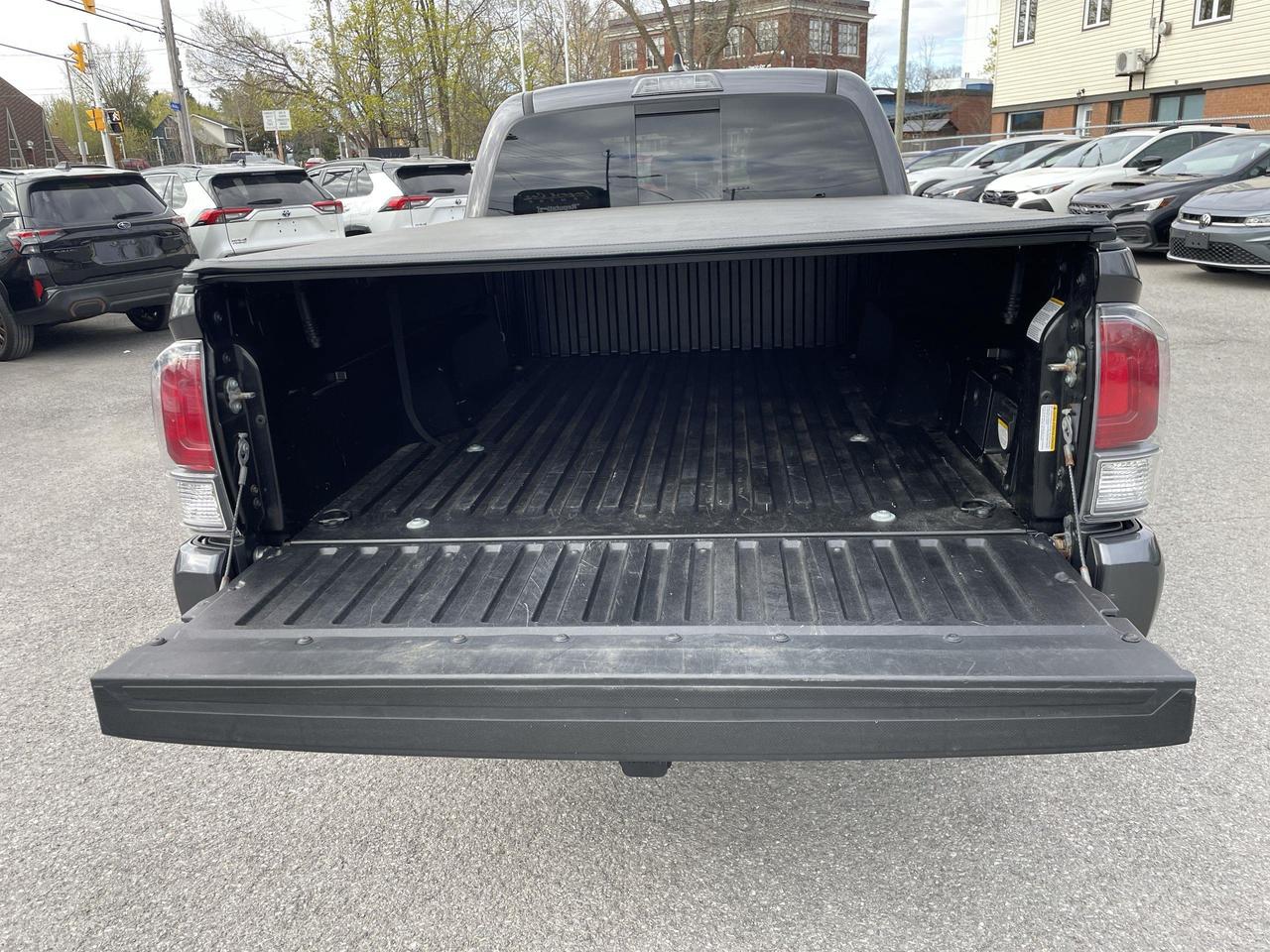 2020 Toyota Tacoma PREMIUM PKG, LEATHER, ROOF, NAVI, TONNEAU COVER, S Photo