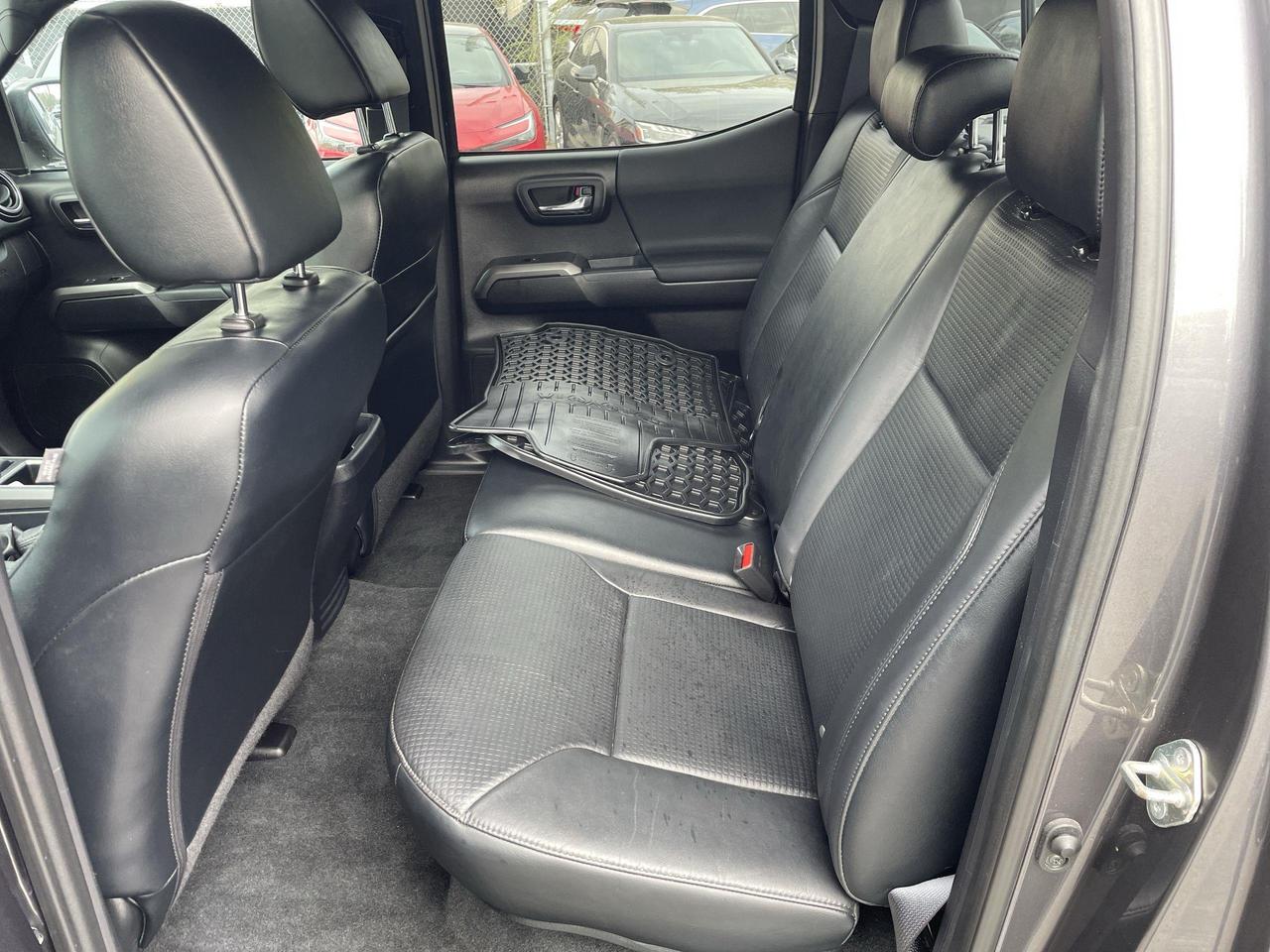 2020 Toyota Tacoma PREMIUM PKG, LEATHER, ROOF, NAVI, TONNEAU COVER, S Photo