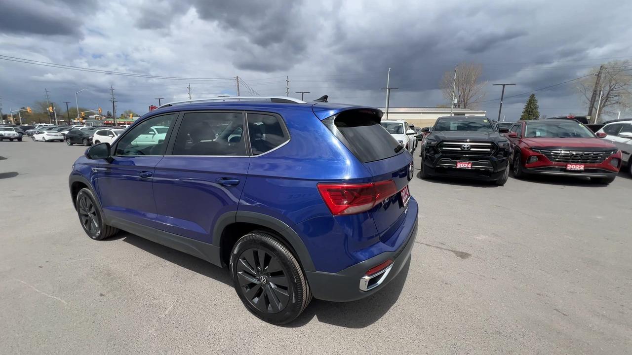 2024 Volkswagen Taos COMFORTLINE | HTD LEATHER | PANO ROOF | CARPLAY Photo