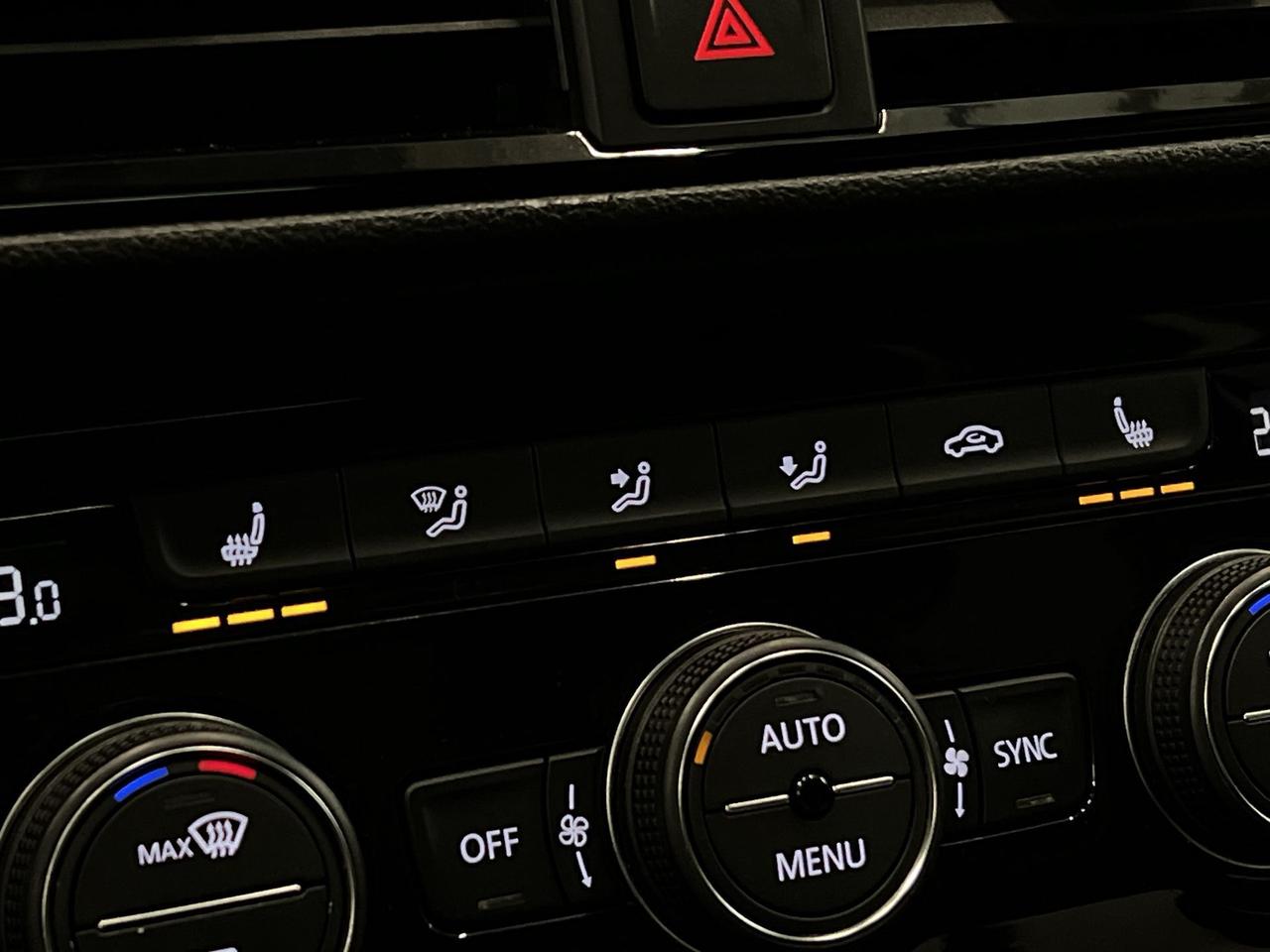2024 Volkswagen Taos COMFORTLINE | HTD LEATHER | PANO ROOF | CARPLAY Photo