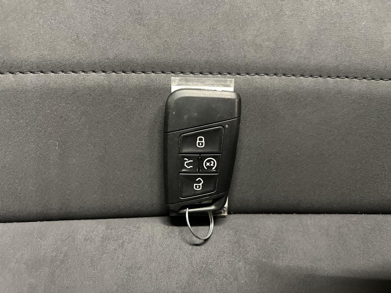 2024 Volkswagen Taos COMFORTLINE | HTD LEATHER | PANO ROOF | CARPLAY Photo