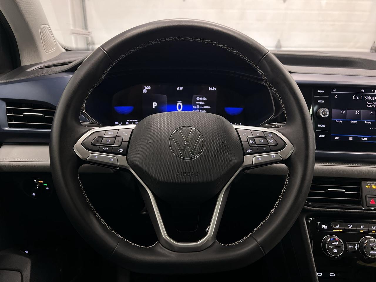 2024 Volkswagen Taos COMFORTLINE | HTD LEATHER | PANO ROOF | CARPLAY Photo