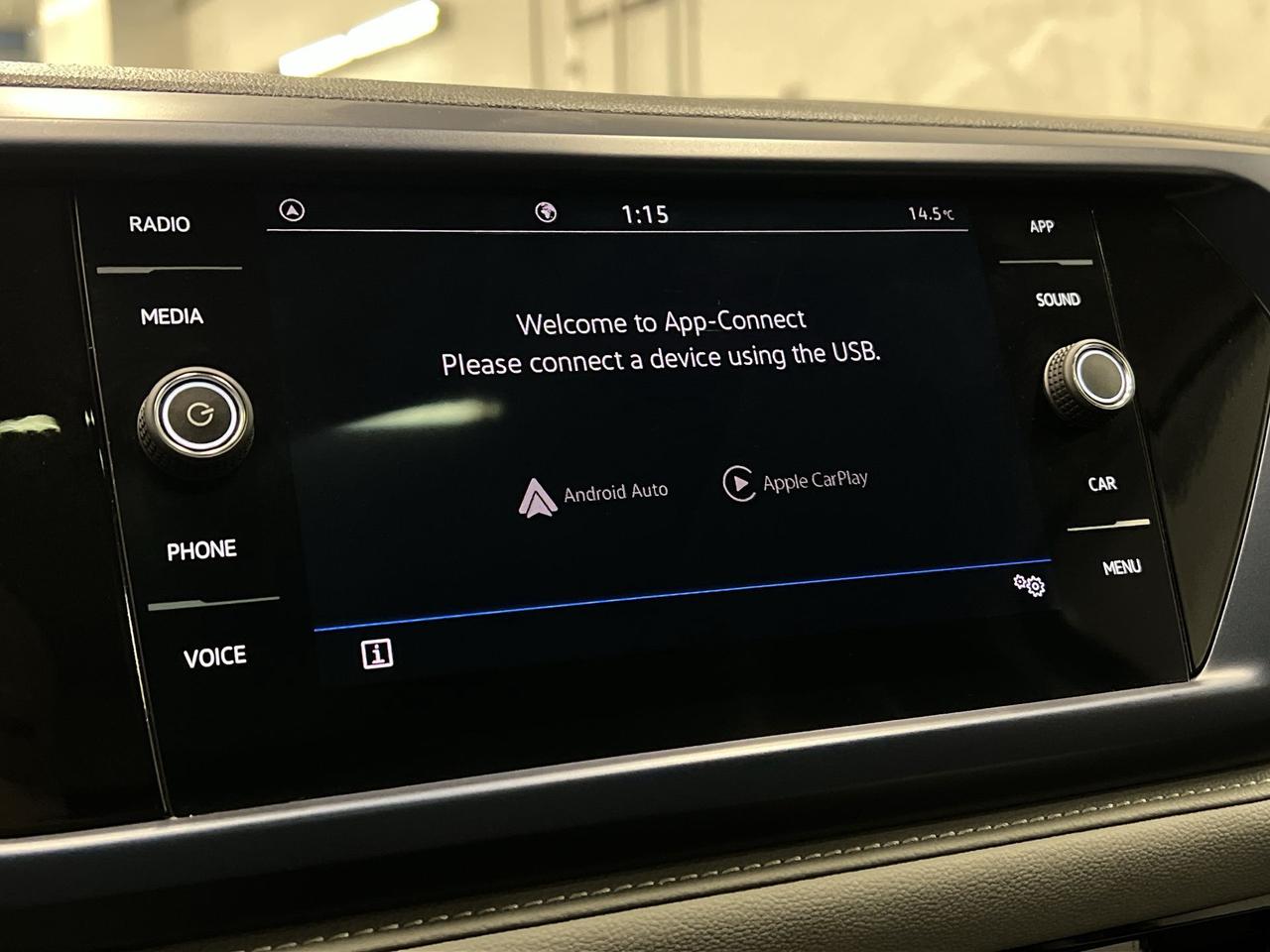 2024 Volkswagen Taos COMFORTLINE | HTD LEATHER | PANO ROOF | CARPLAY Photo