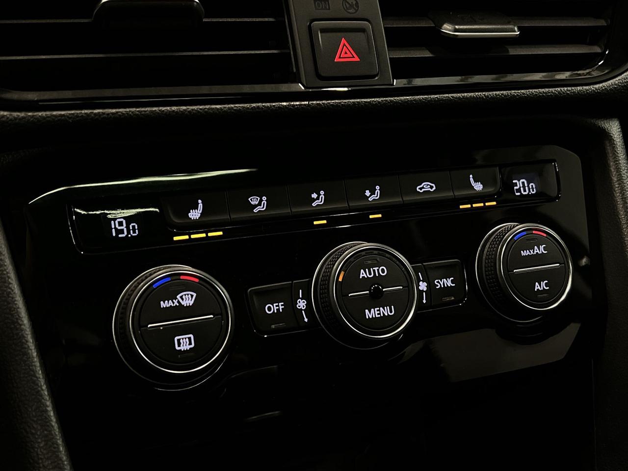2024 Volkswagen Taos COMFORTLINE | HTD LEATHER | PANO ROOF | CARPLAY Photo