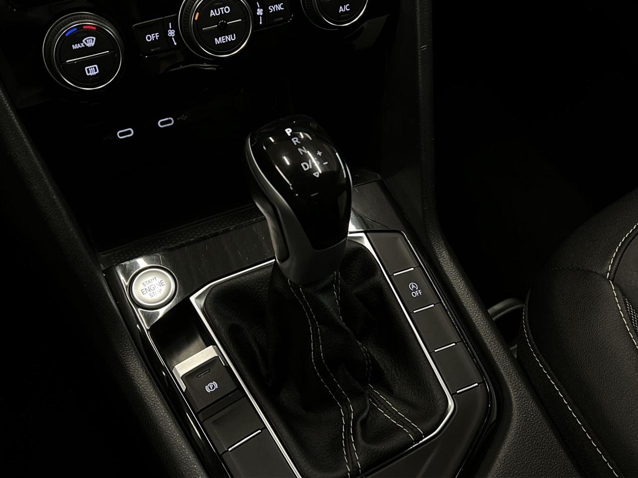 2024 Volkswagen Taos COMFORTLINE | HTD LEATHER | PANO ROOF | CARPLAY Photo