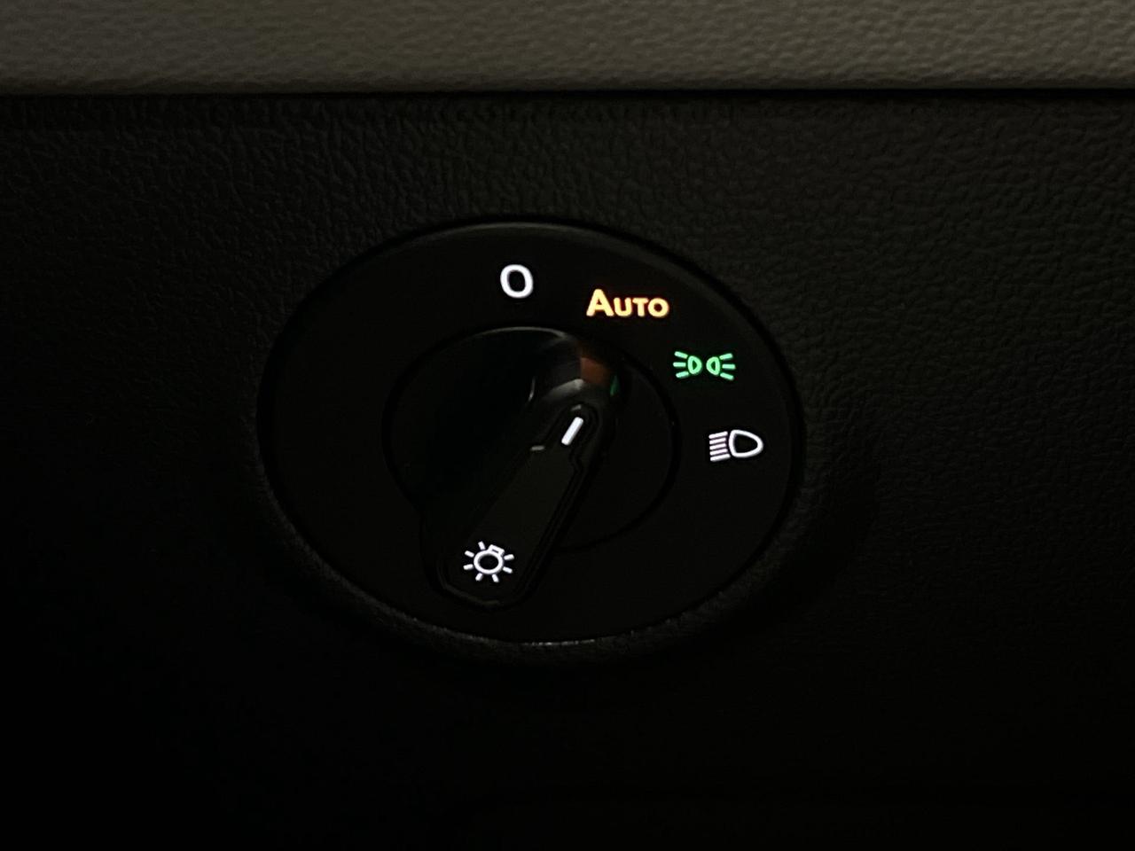 2024 Volkswagen Taos COMFORTLINE | HTD LEATHER | PANO ROOF | CARPLAY Photo