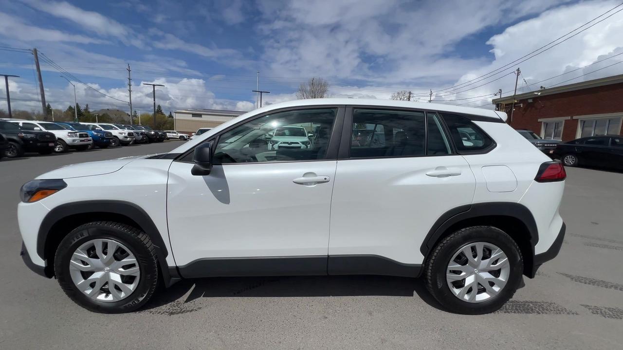 2025 Toyota Corolla Cross AWD | ONLY 13,000KMS! | HTD SEATS | CARPLAY | A/C Photo4