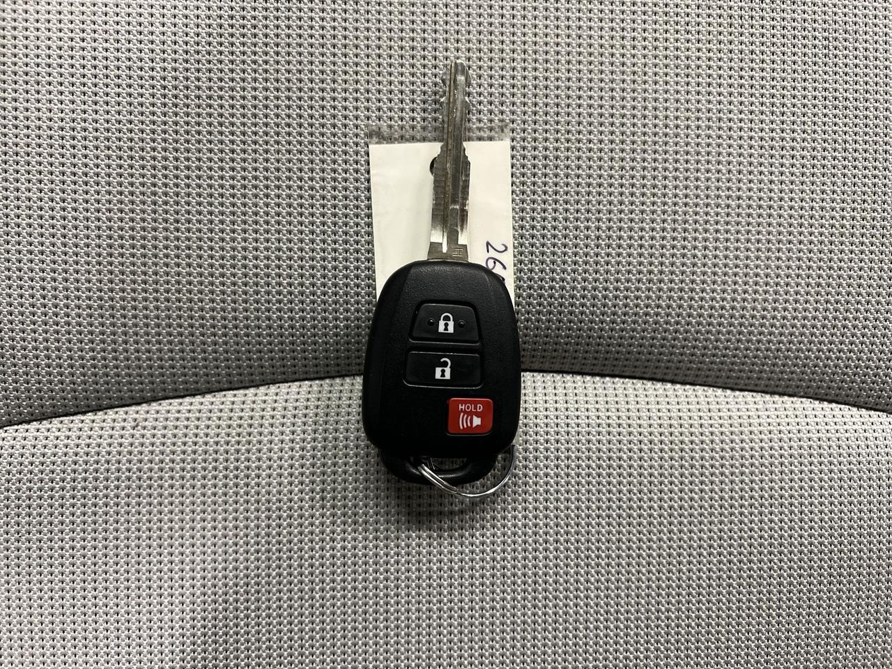 2025 Toyota Corolla Cross AWD | ONLY 13,000KMS! | HTD SEATS | CARPLAY | A/C Photo