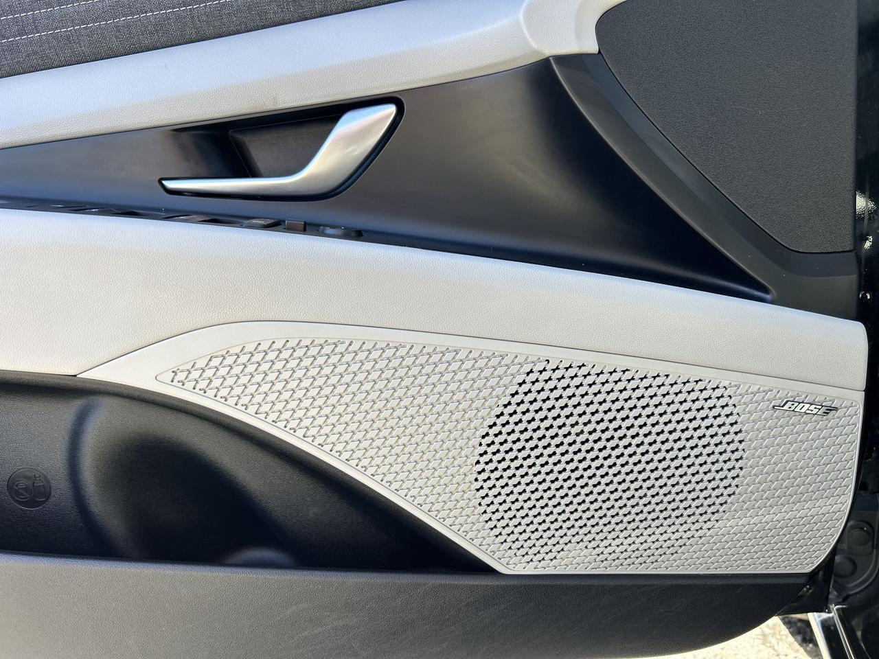 2024 Hyundai Elantra LUXURY | HTD LEATHER |CARPLAY | REMOTE START | NAV Photo