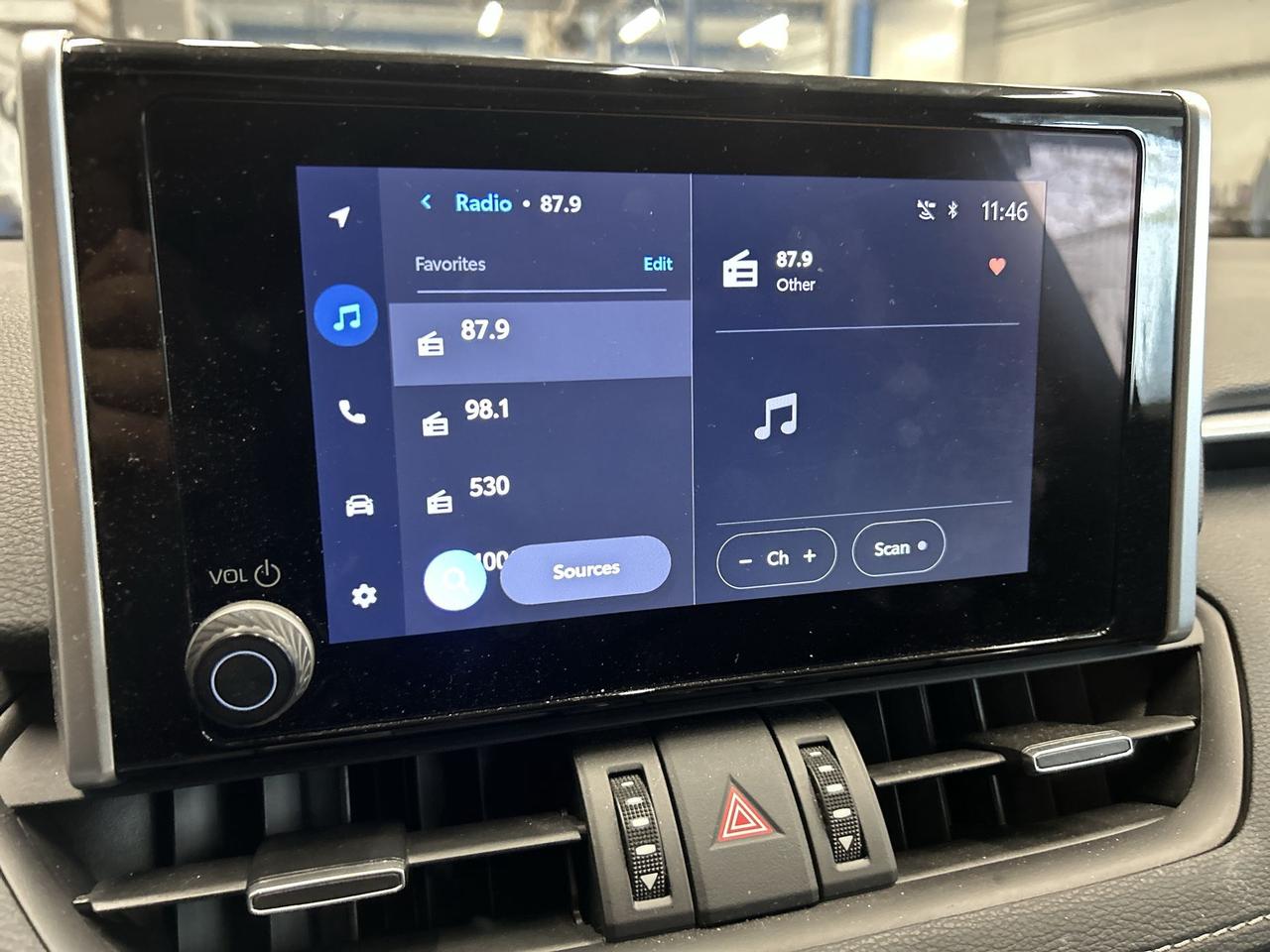 2024 Toyota RAV4 XLE PREMIUM AWD | LOW KMS! | LEATHER | SUNROOF Photo
