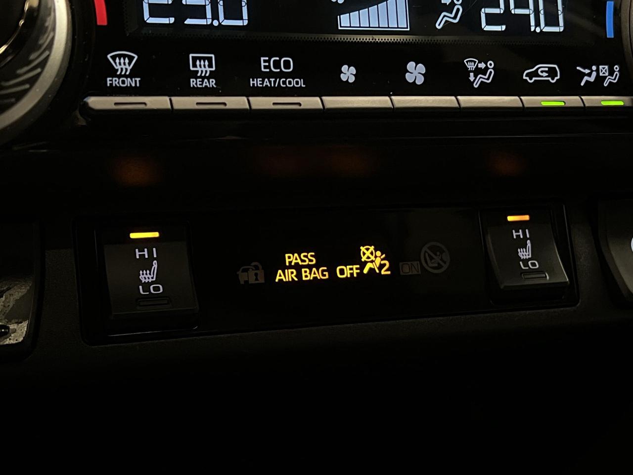 2024 Toyota RAV4 XLE PREMIUM AWD | LOW KMS! | LEATHER | SUNROOF Photo