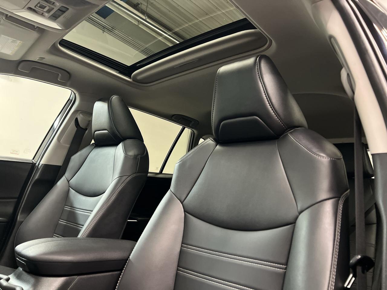 2024 Toyota RAV4 XLE PREMIUM AWD | LOW KMS! | LEATHER | SUNROOF Photo
