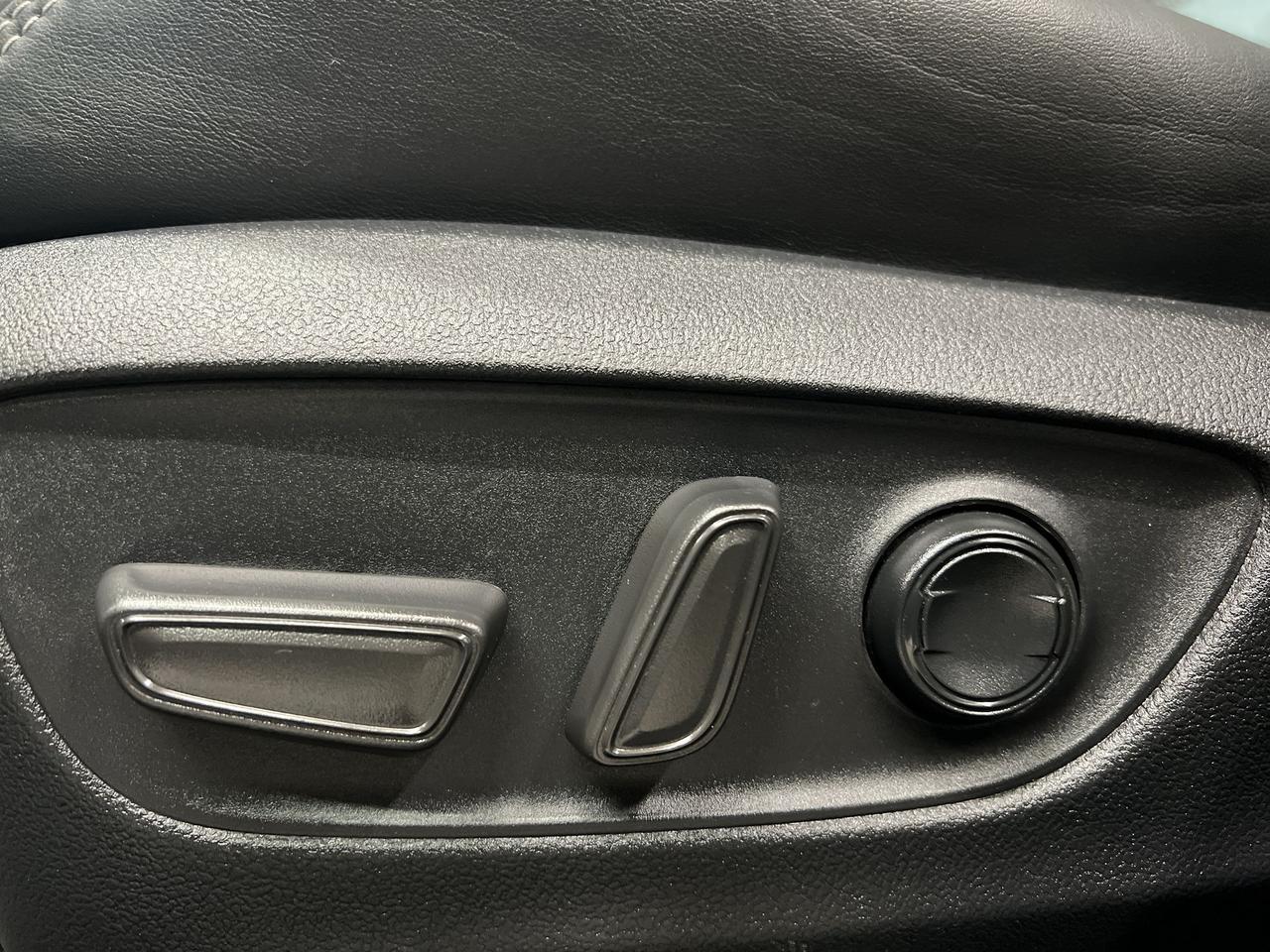 2024 Toyota RAV4 XLE PREMIUM AWD | LOW KMS! | LEATHER | SUNROOF Photo