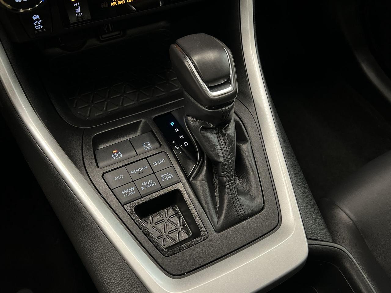 2024 Toyota RAV4 XLE PREMIUM AWD | LOW KMS! | LEATHER | SUNROOF Photo