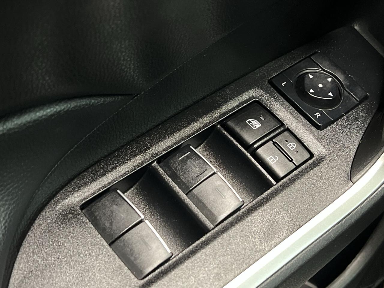 2024 Toyota RAV4 XLE PREMIUM AWD | LOW KMS! | LEATHER | SUNROOF Photo