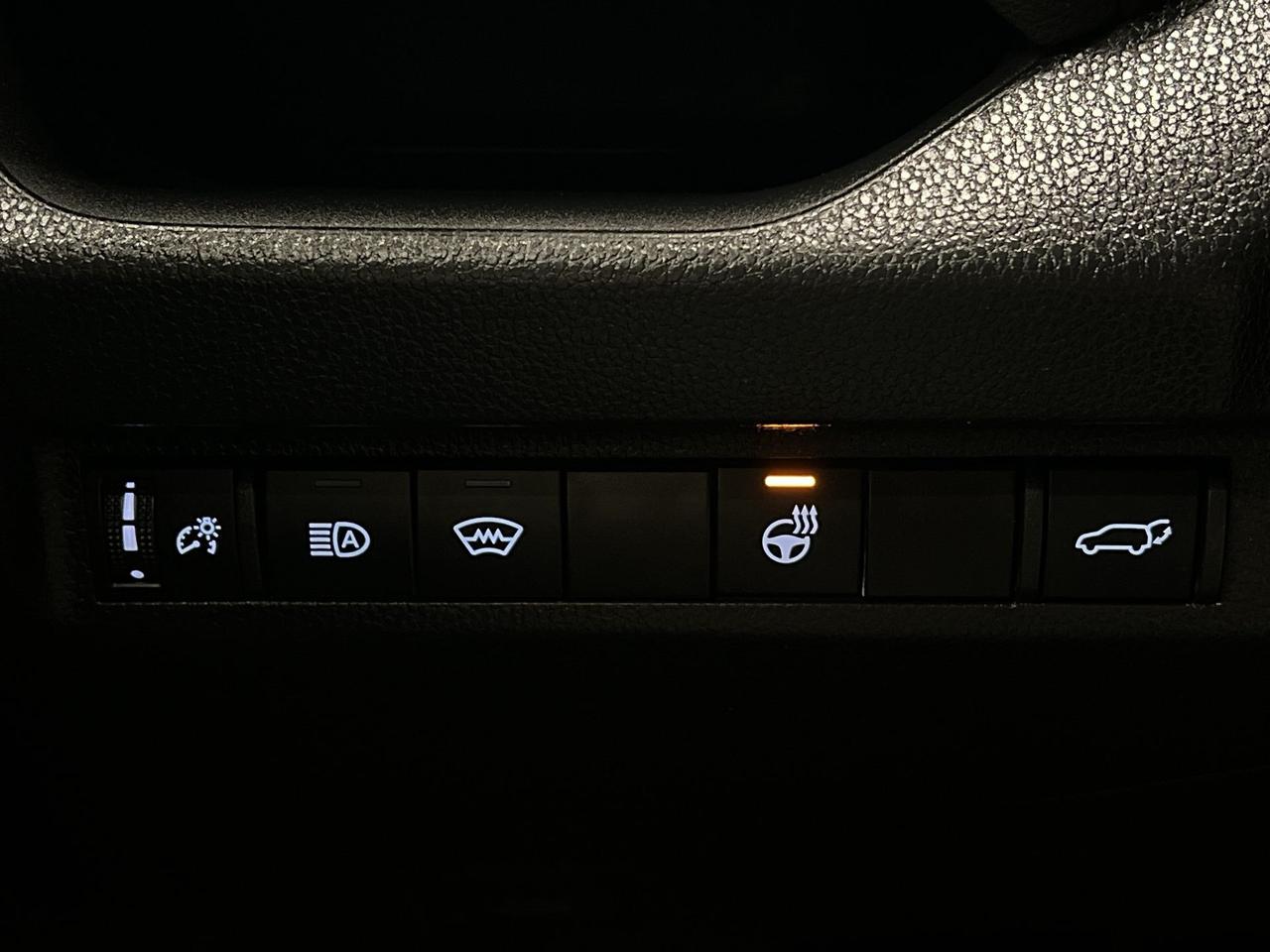 2024 Toyota RAV4 XLE PREMIUM AWD | LOW KMS! | LEATHER | SUNROOF Photo