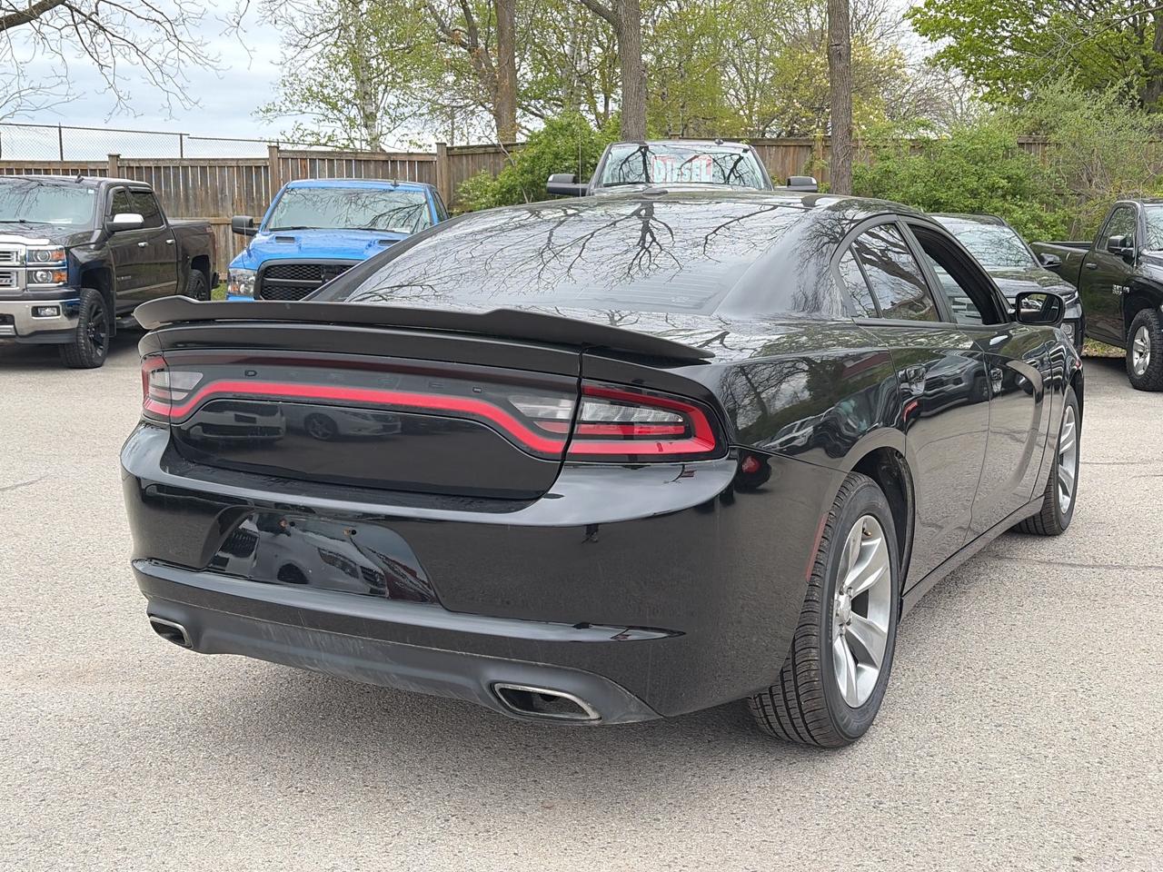 2016 Dodge Charger SXT, HEATED SEATS, REMOTE START, NAVIGATION! Photo
