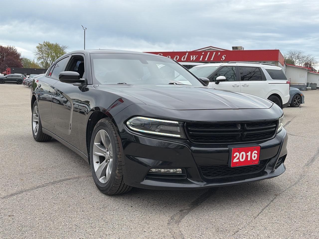 2016 Dodge Charger SXT, HEATED SEATS, REMOTE START, NAVIGATION! - Photo #8